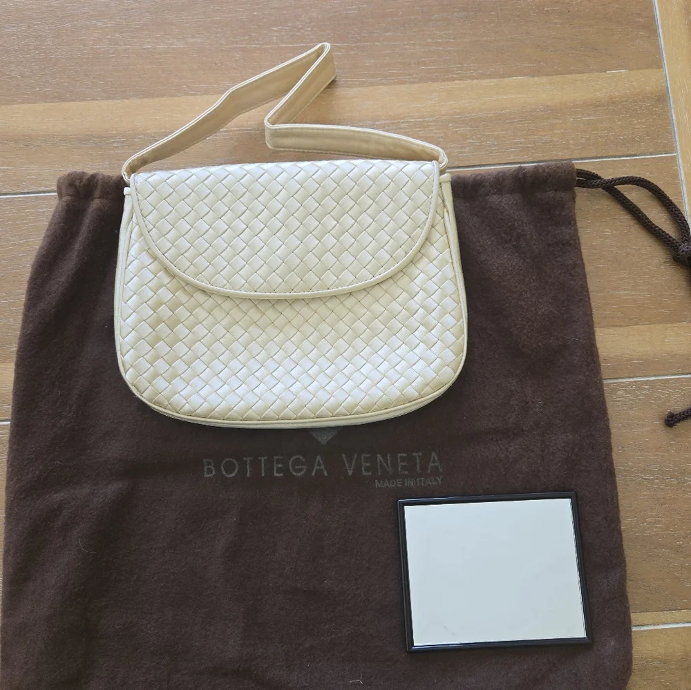 Bottega Veneta Cream Shoulder Bag - Picture 1 of 8